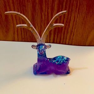 A beautiful purple deer💜🦌